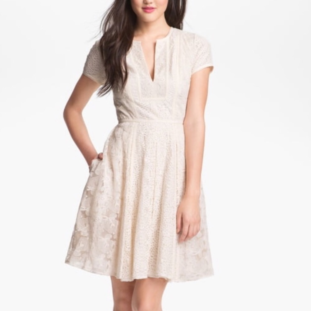 BCBG MaxAzria Beige Dress🌼